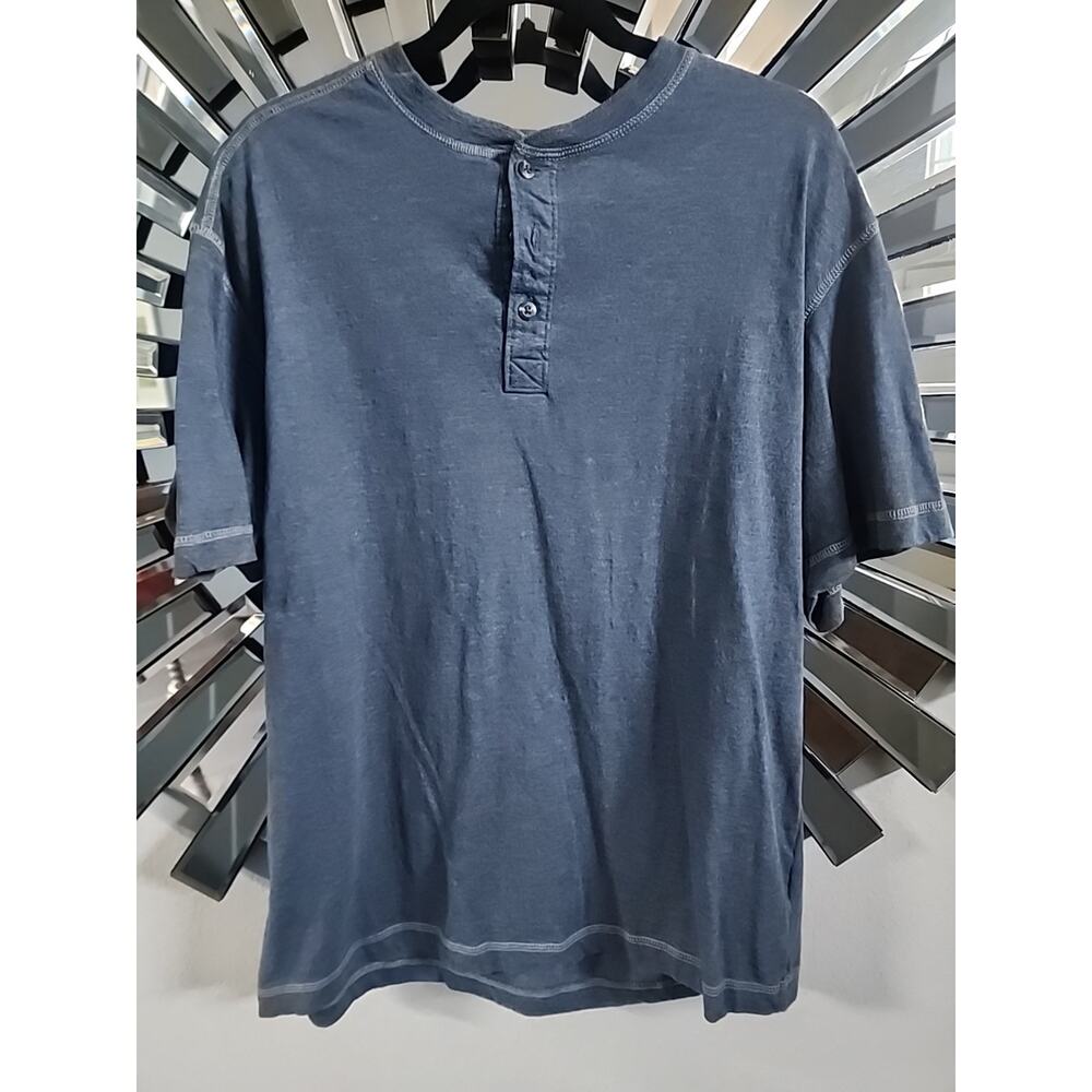 Hob creek, large.\nBlue shirt v butting up